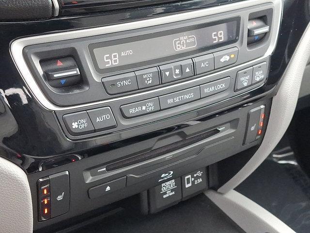 Photo of 2022 Lunar Silver Metallic Honda Pilot