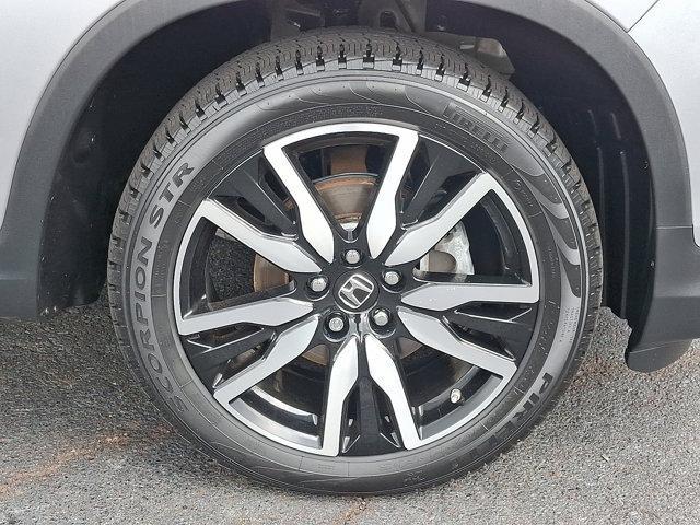 Photo of 2022 Lunar Silver Metallic Honda Pilot