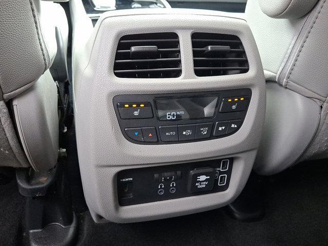 Photo of 2022 Lunar Silver Metallic Honda Pilot