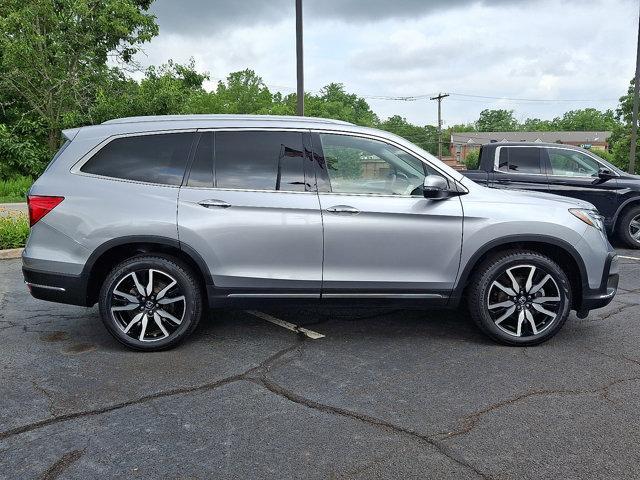 Photo of 2022 Lunar Silver Metallic Honda Pilot