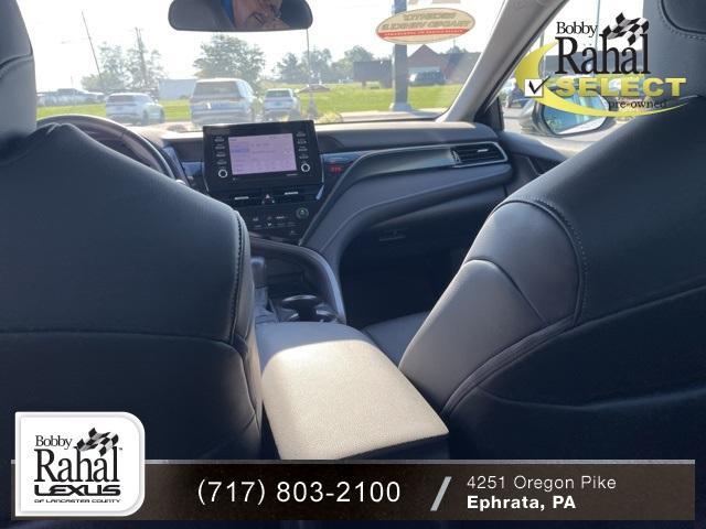 Photo of 2021 Super White Toyota Camry