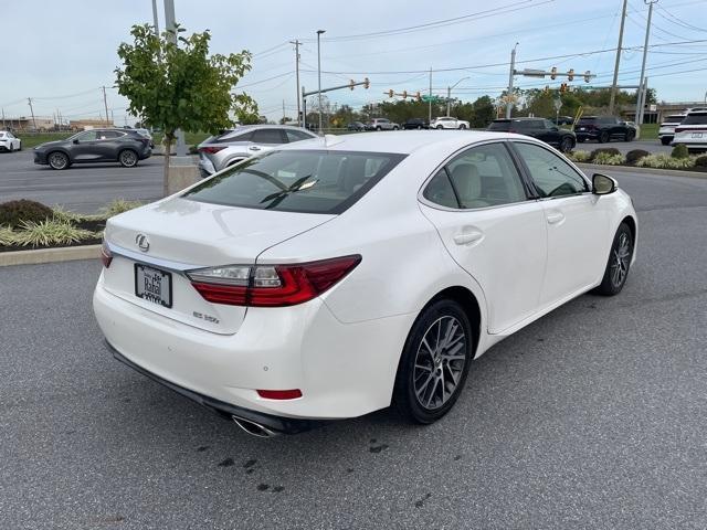 Photo of 2017 Eminent White Pearl Lexus ES 350