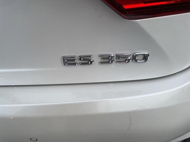 Photo of 2017 Eminent White Pearl Lexus ES 350