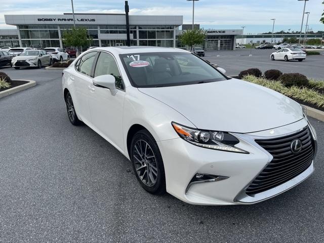 Photo of 2017 Eminent White Pearl Lexus ES 350
