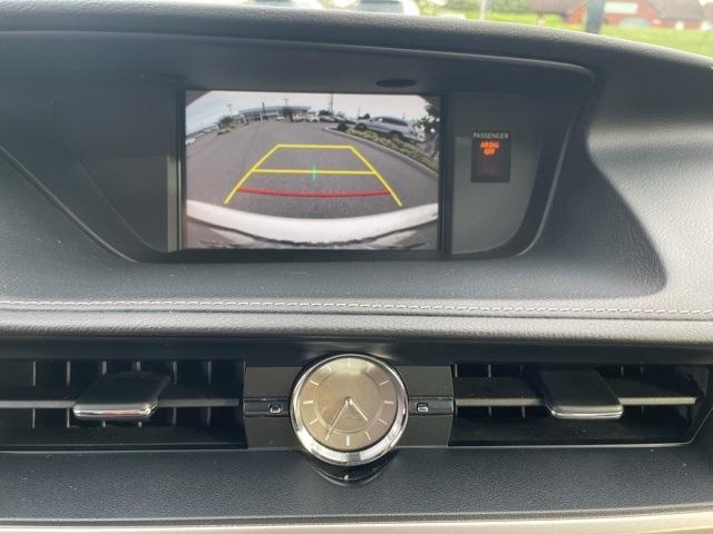 Photo of 2017 Eminent White Pearl Lexus ES 350