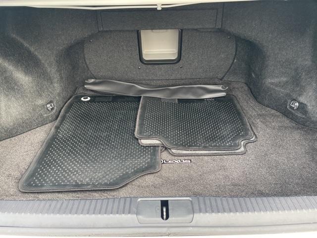 Photo of 2017 Eminent White Pearl Lexus ES 350
