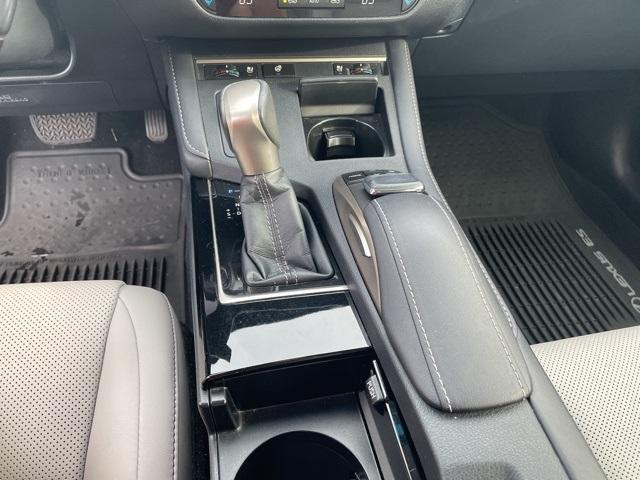 Photo of 2017 Eminent White Pearl Lexus ES 350