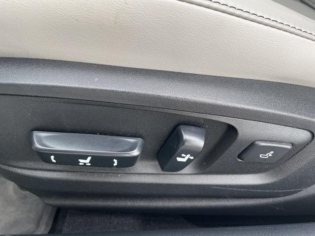 Photo of 2017 Eminent White Pearl Lexus ES 350