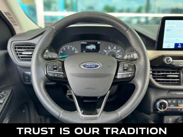 Photo of 2022 Iconic Silver Metallic Ford Escape