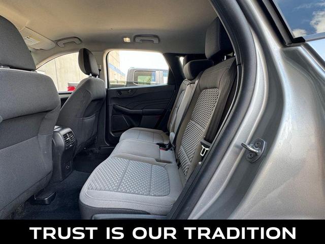 Photo of 2022 Iconic Silver Metallic Ford Escape