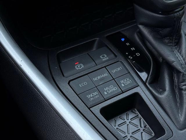 Photo of 2022 White Toyota RAV4