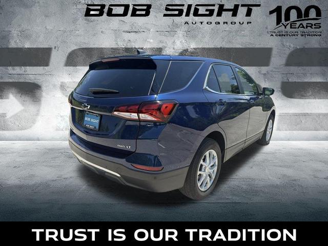 Photo of 2022 Blue Glow Metallic Chevrolet Equinox