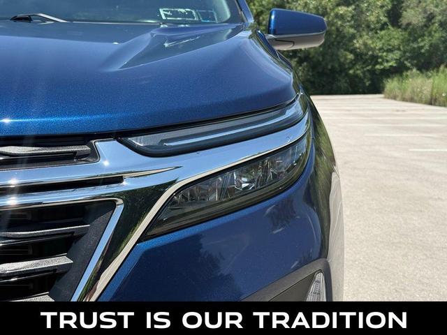 Photo of 2022 Blue Glow Metallic Chevrolet Equinox