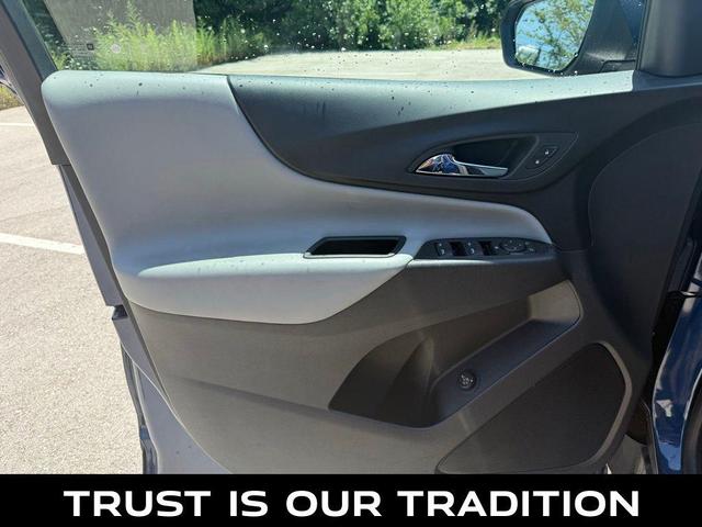 Photo of 2022 Blue Glow Metallic Chevrolet Equinox