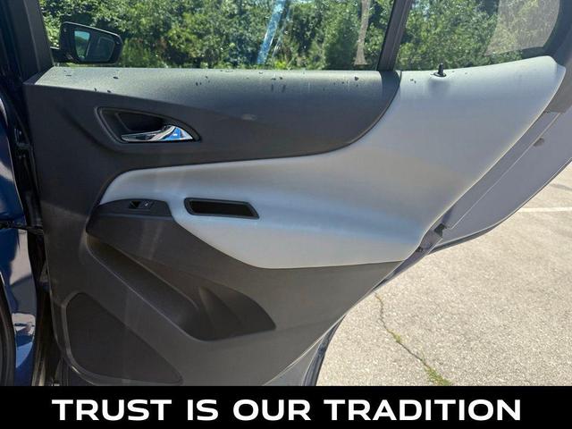 Photo of 2022 Blue Glow Metallic Chevrolet Equinox