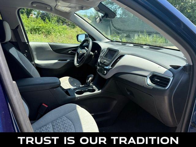 Photo of 2022 Blue Glow Metallic Chevrolet Equinox