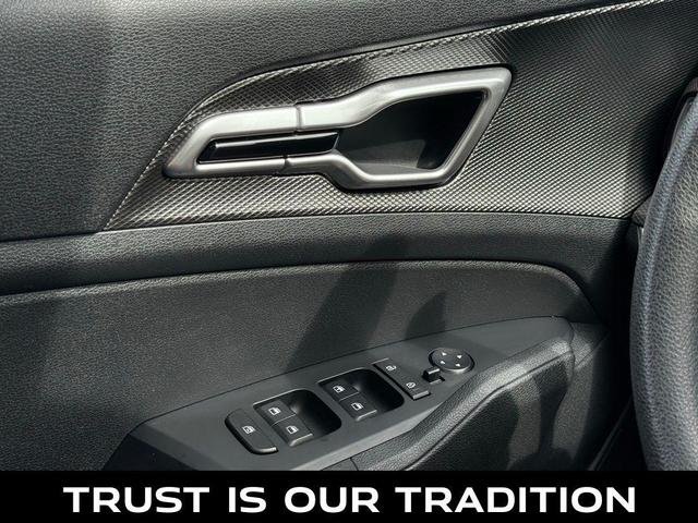 Photo of 2023 Snow White Pearl Kia Sportage Hybrid