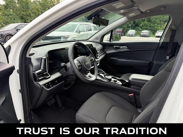Photo of 2023 Snow White Pearl Kia Sportage Hybrid