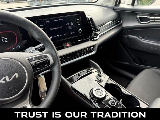 Photo of 2023 Snow White Pearl Kia Sportage Hybrid