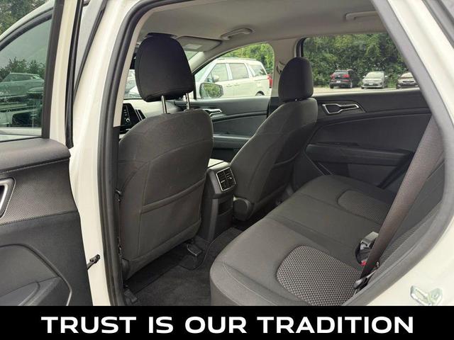 Photo of 2023 Snow White Pearl Kia Sportage Hybrid