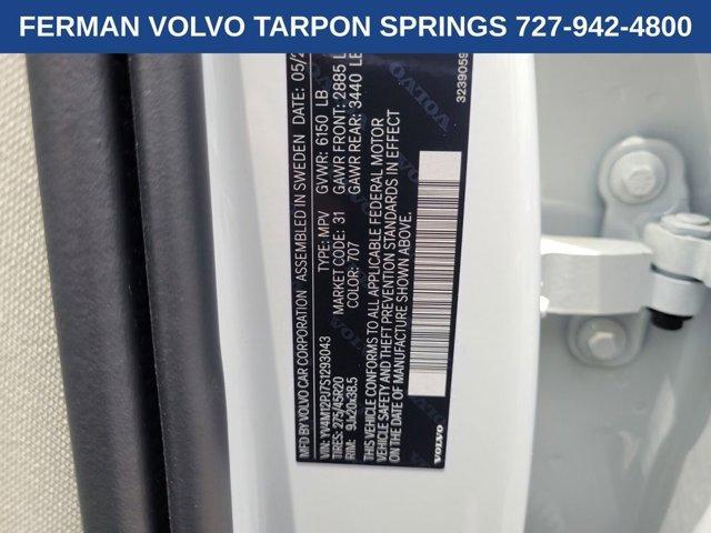 Photo of 2025 Crystal White Volvo XC90