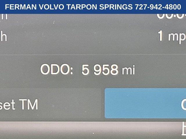 Photo of 2025 Crystal White Volvo XC90