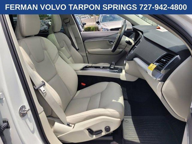 Photo of 2025 Crystal White Volvo XC90