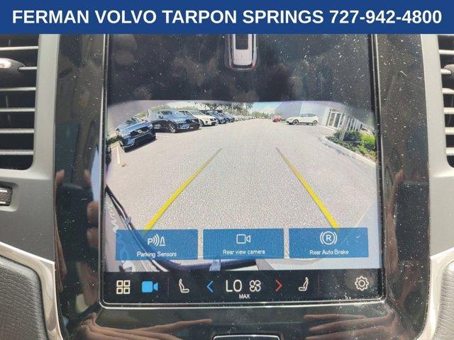 Photo of 2025 Crystal White Volvo XC90