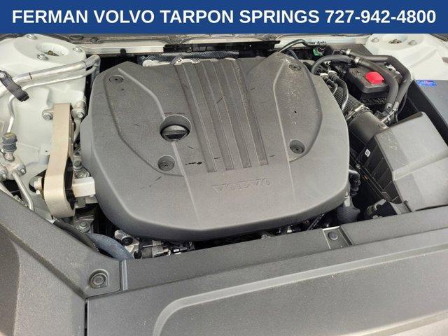 Photo of 2025 Crystal White Volvo XC90