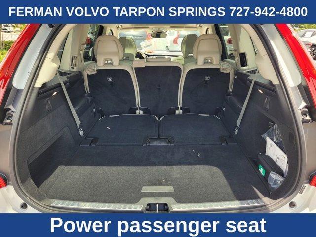 Photo of 2025 Crystal White Volvo XC90