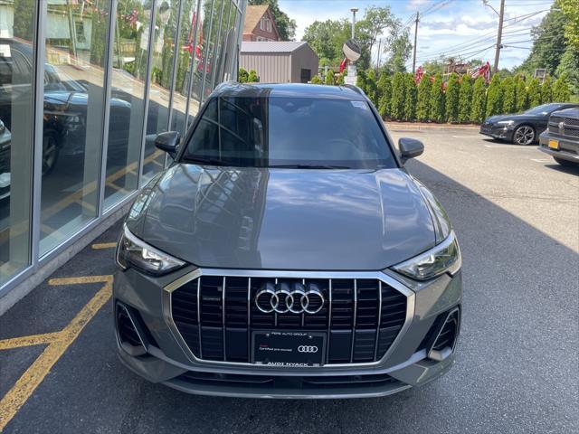 Photo of 2022 Gray Metallic Audi Q3