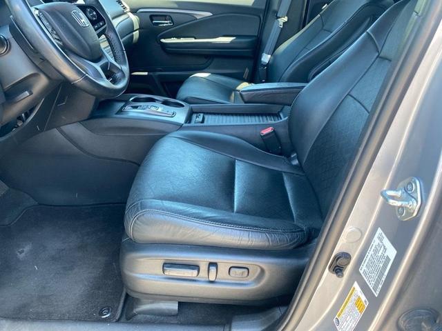 Photo of 2021 Silver Metallic Honda Passport