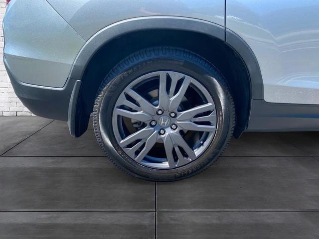 Photo of 2021 Silver Metallic Honda Passport