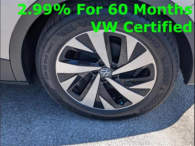 Photo of 2024 Silver Mist Metallic Volkswagen ID.4