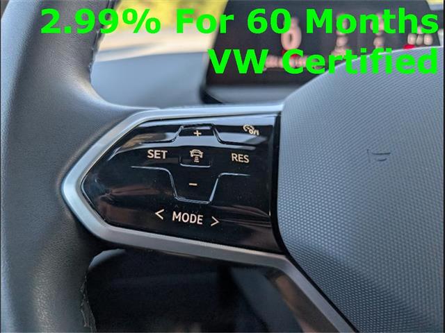 Photo of 2024 Silver Mist Metallic Volkswagen ID.4