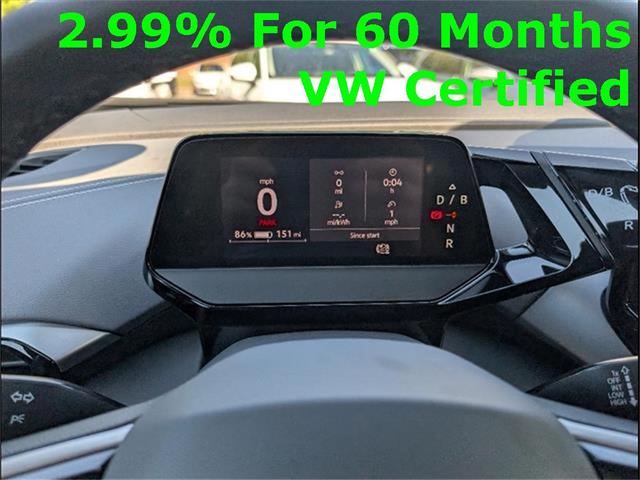 Photo of 2024 Silver Mist Metallic Volkswagen ID.4