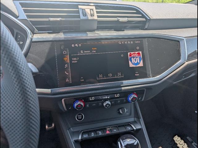 Photo of 2025 Gray Audi Q3