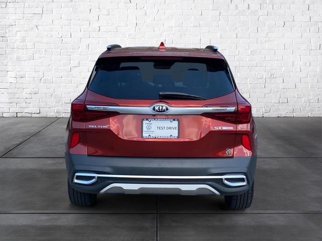 Photo of 2021 Mars Orange Kia Seltos