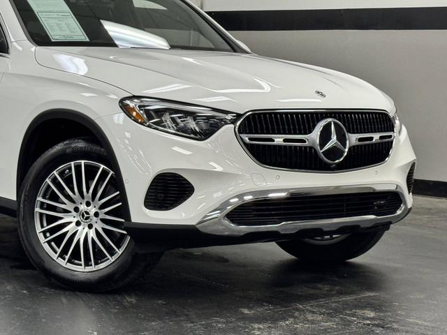 Photo of 2025 Polar White Mercedes-Benz GLC 300