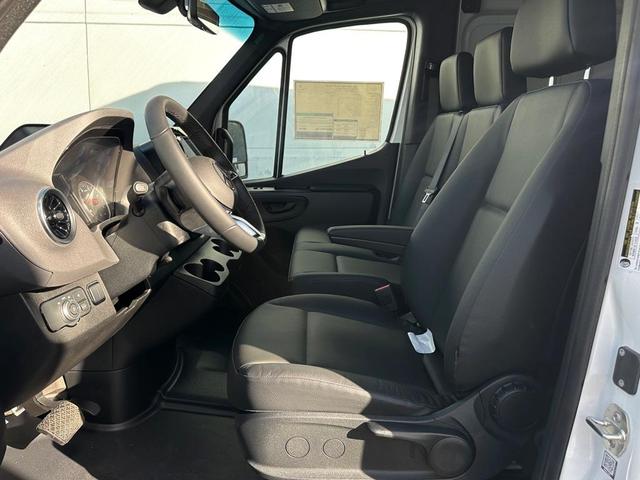 Photo of 2025 Arctic White Mercedes-Benz Sprinter 2500