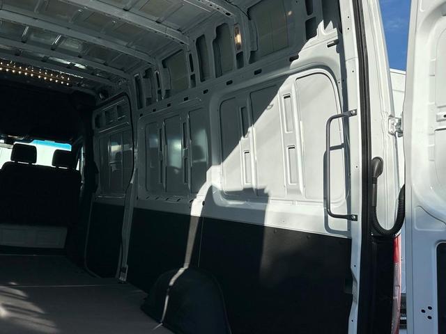 Photo of 2025 Arctic White Mercedes-Benz Sprinter 2500