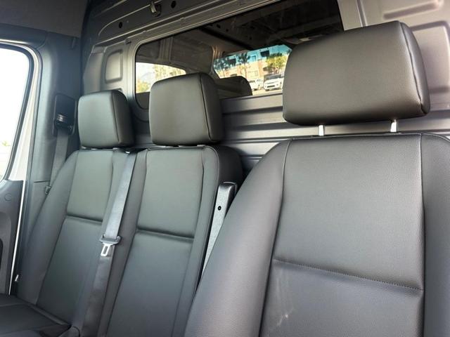 Photo of 2025 Arctic White Mercedes-Benz Sprinter 2500