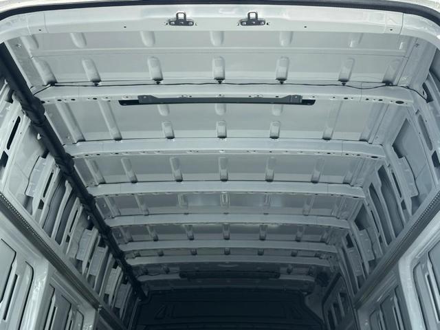 Photo of 2025 Arctic White Mercedes-Benz Sprinter 2500
