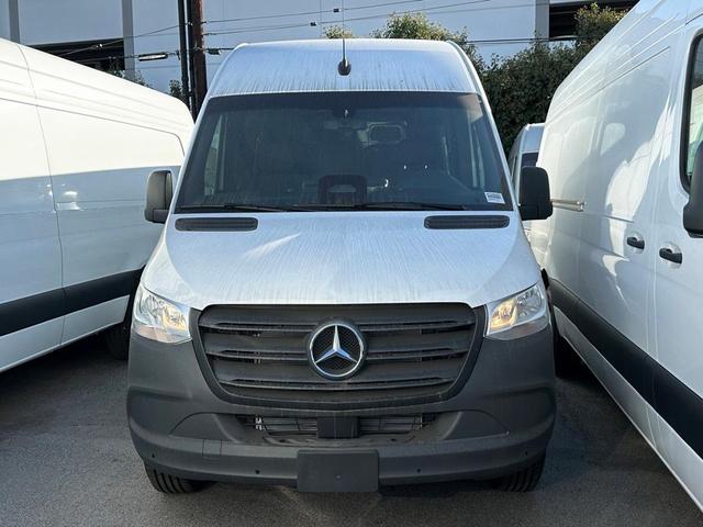 Photo of 2025 Arctic White Mercedes-Benz Sprinter 2500
