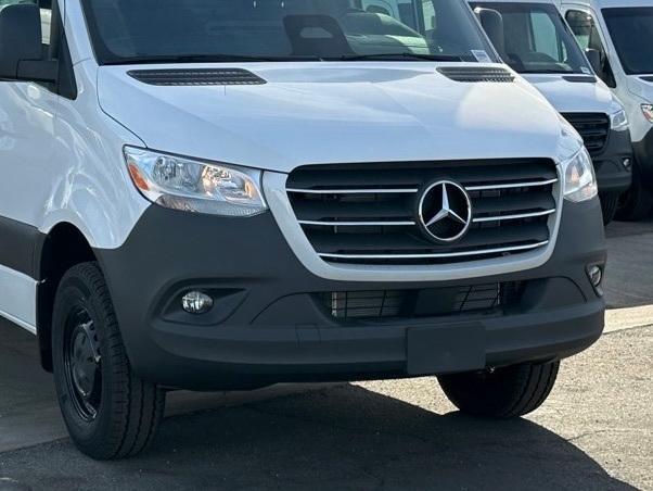Photo of 2025 Arctic White Mercedes-Benz Sprinter 3500
