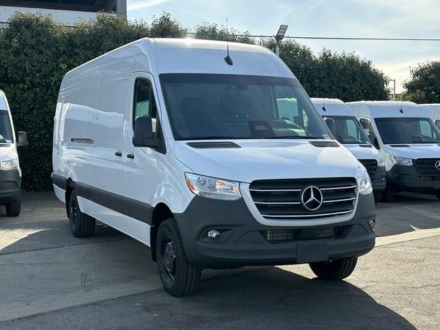 Photo of 2025 Arctic White Mercedes-Benz Sprinter 3500