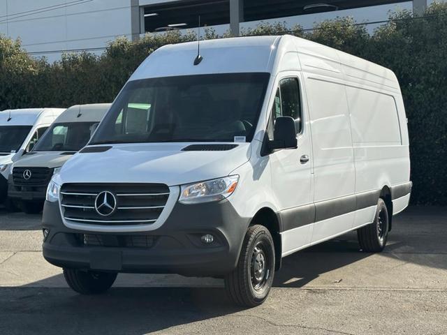 Photo of 2025 Arctic White Mercedes-Benz Sprinter 3500