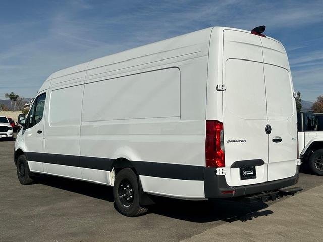 Photo of 2025 Arctic White Mercedes-Benz Sprinter 3500