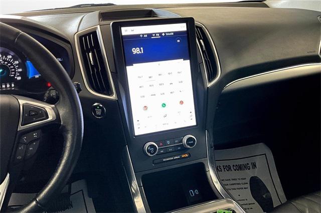 Photo of 2023 Gray Metallic Ford Edge