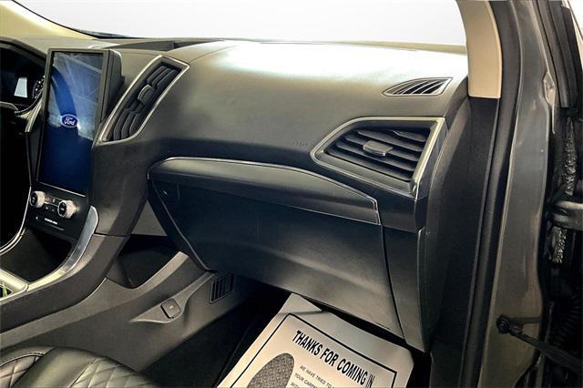 Photo of 2023 Gray Metallic Ford Edge